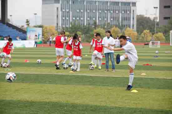 一汽-大众青少年足球训练营成都站开启
