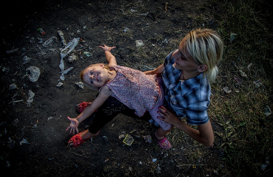 乌克兰内战孤儿防空洞悲惨生活纪实