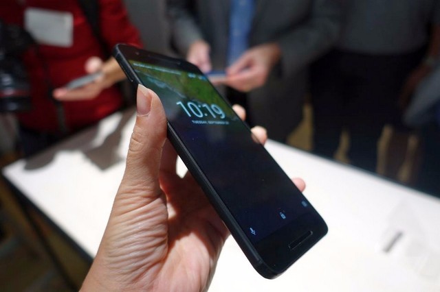 谷歌首部金属机身手机 Nexus6P真机图赏