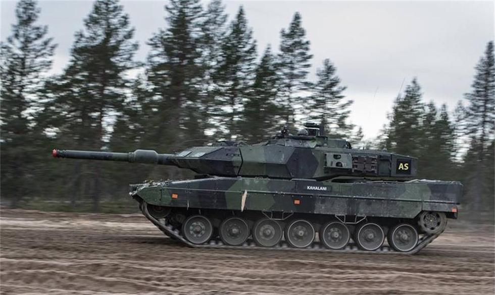 瑞典陆军豹2坦克群杀气重重