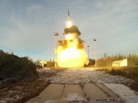 实拍俄罗斯试射世界最强洲际导弹震撼一刻