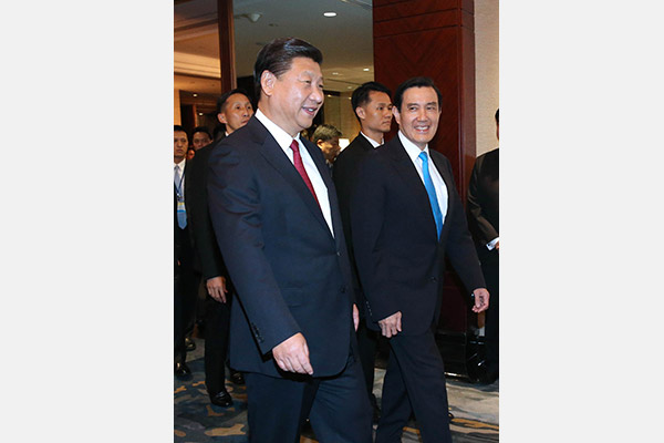11月7日，两岸领导人会面在新加坡香格里拉大酒店举行。这是习近平、马英九步入会场。 新华社记者马占成摄