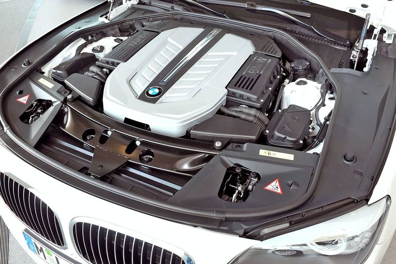 宝马7系或新增两款V12引擎 源自劳斯莱斯