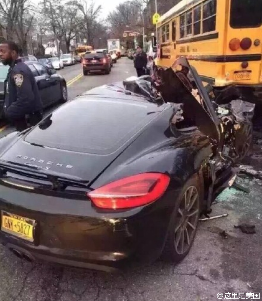 纽约一亚裔酒驾豪车撞击校车1死1伤