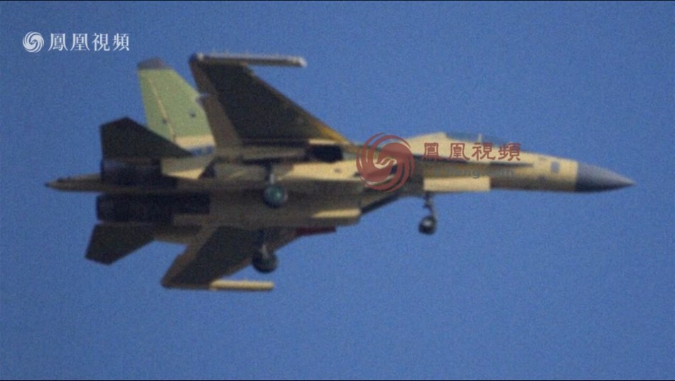 外媒：中国歼16战机小批量服役 海空军都要装备