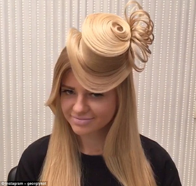 家庭月总收入_发型设计师月收入(2)