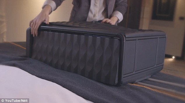 美设计师推出可折叠智能行李箱 内置定位追踪