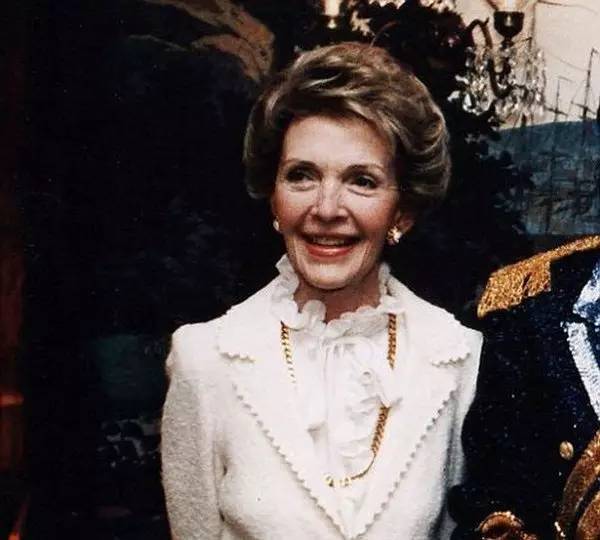 里根夫人南希逝世 白宫最伟大爱情故事落幕