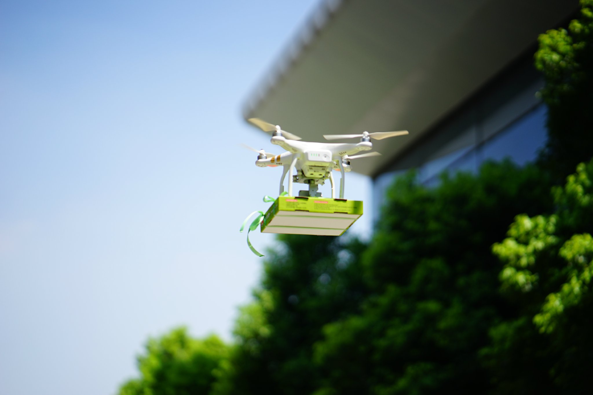 竞争激烈 新加坡一公司测试无人机送餐服务