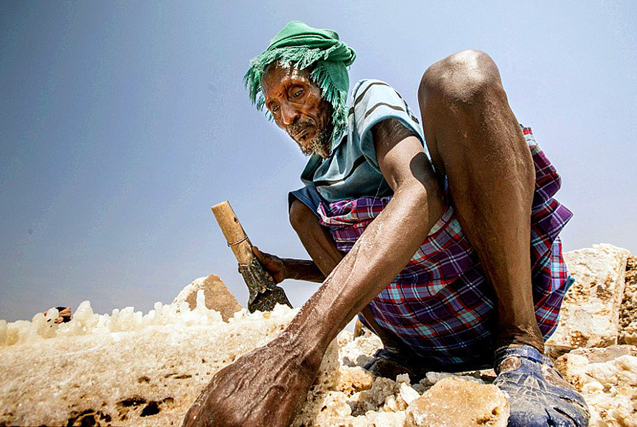 全球最苦工作：记录“地狱之门”的盐工生活