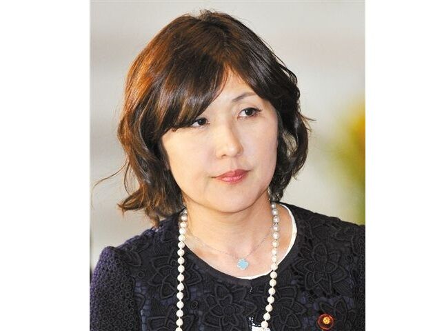 快讯：日本自民党政调会长稻田朋美参拜靖国神社