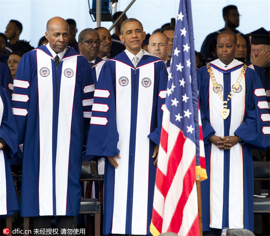 奥巴马出席霍华德大学毕业典礼 获荣誉博士学
