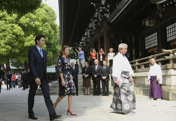 加拿大总理赴日参拜明治神宫 为熊本地震复兴祈福(图)