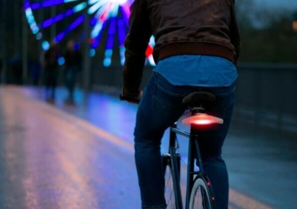瑞士推无线自行车指挥灯 激光光束标示安全距离