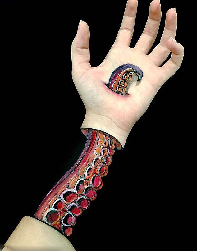 澳女子手臂上彩绘3D图案打造惊艳视觉