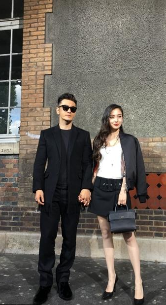 黄晓明Baby恩爱秀到了巴黎 牵手看秀不放开