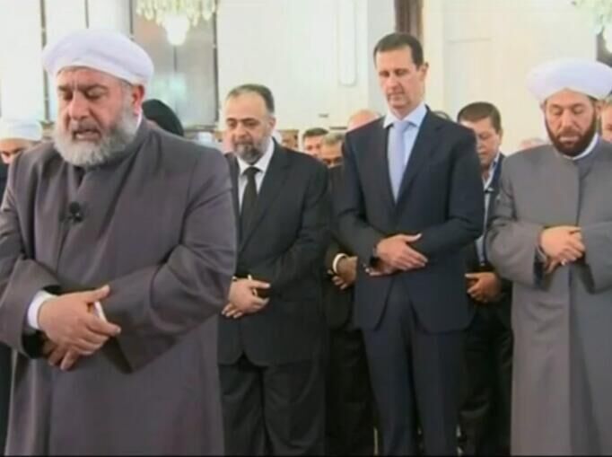 叙总统巴沙尔罕见首都外露面 现身开斋节祷告