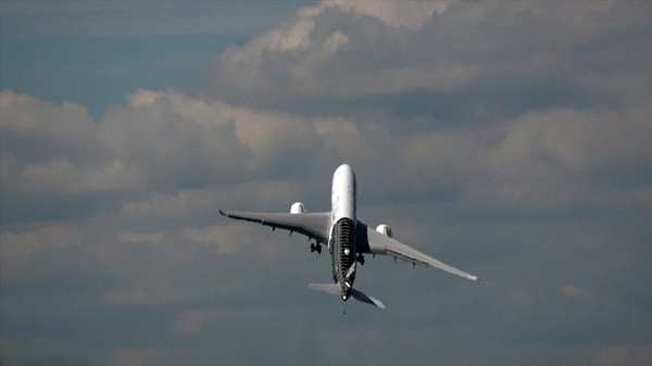 空客A350垂直起飞惊艳范堡罗航展