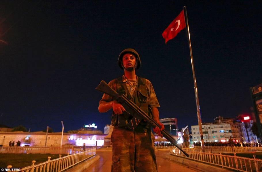 外媒：叛乱士兵闯入土耳其一私营广播机构并控制播控室