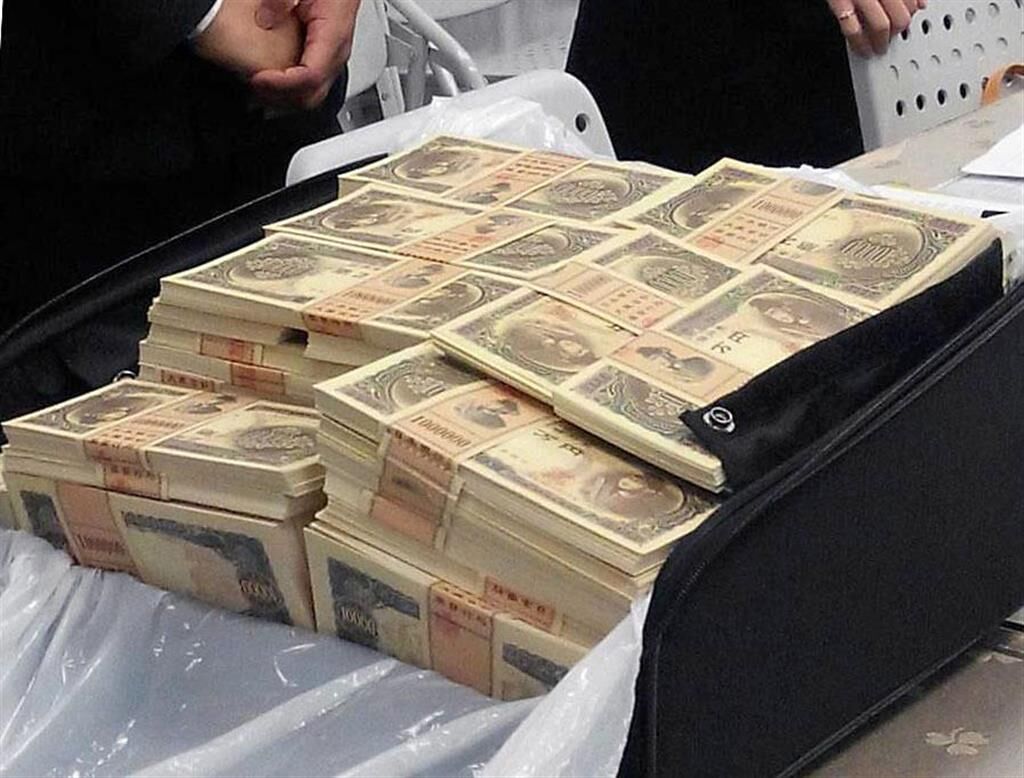 A Japanese man with 100 million yen counterfeit in Taiwan was held at the airport