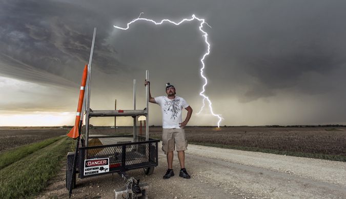 美国“追风人”追拍雷暴天气 画面惊悚似大片