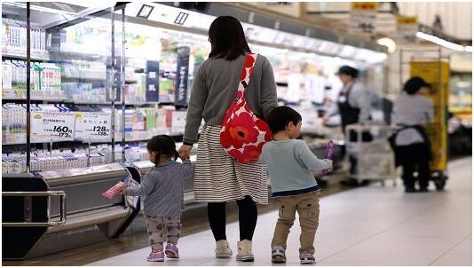 安倍经济学初见成效 日本女性职场参与度提高