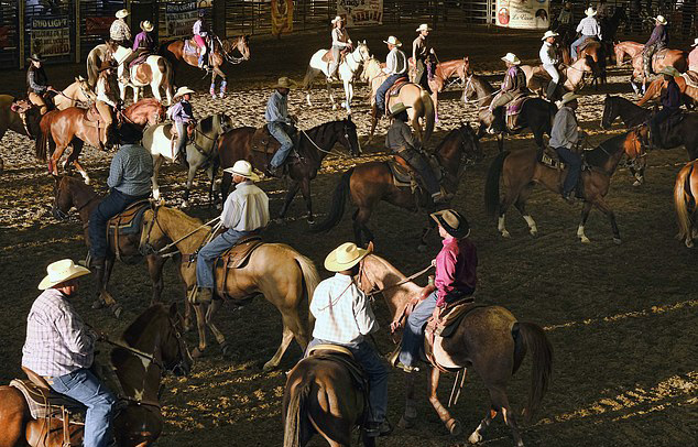 美加州小城保留牛仔传统 曾是谋杀高发地