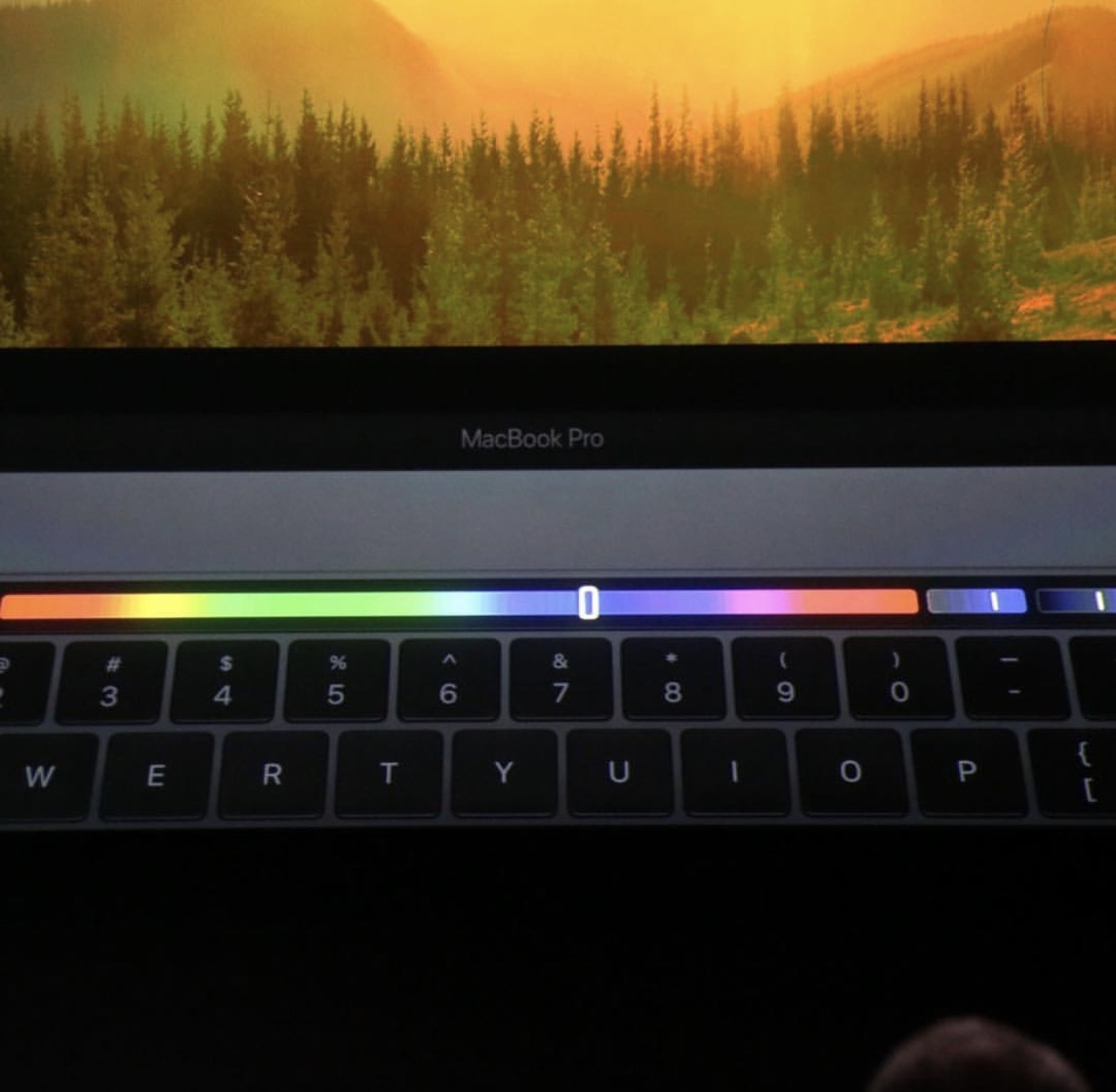 苹果发布全新一代MacBook Pro:传言竟成真