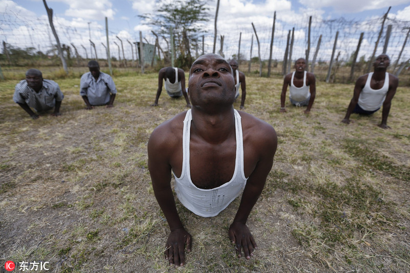 肯尼亚监狱囚犯集体练瑜伽促反思