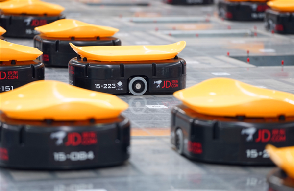 无人机、无人车首次北京送货 京东用智慧科技打造不一样的双11_科技_环球网