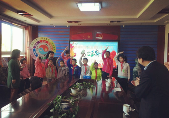 银行员工上班换衣服_兴业银行卡号_兴业银行员工收入(2)