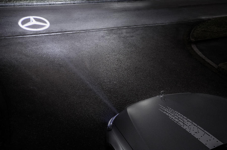 奔驰发布新数字照明技术 大灯可智能调整亮度