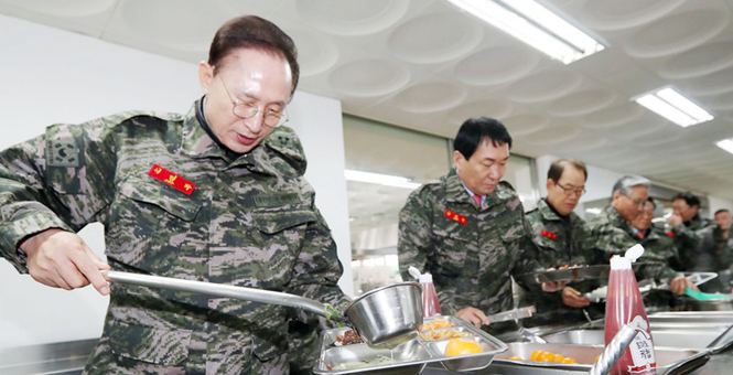 朝鲜韩国军队_韩国军队伙食吃龙虾被批作秀_龙虾批发地