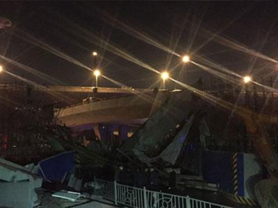 郑州一高架桥桥面坍塌致1死8伤：旧桥拆除支架坍塌
