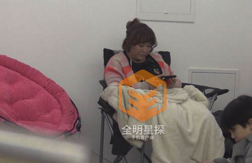 玩手机的时候怎么盖被子 20170122121130987.jpg