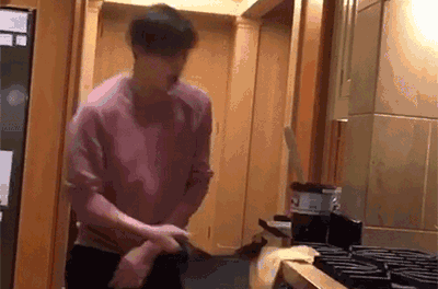 贝嫂生日那天,大布在ins上发小视频说:今天好嗨皮,麻麻过生日,本