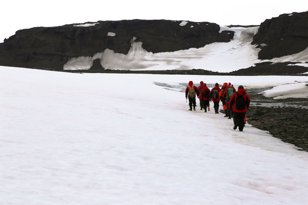 海洋六号 南极科考队员完成首次登陆考察任务