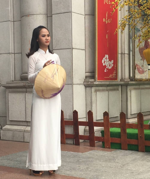 越南豪门婚礼：超跑、美女吸睛