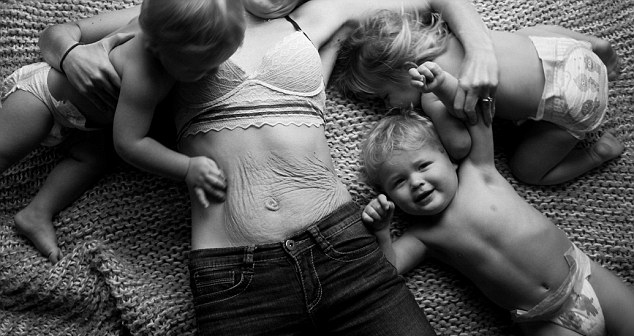 美3胞胎母亲产后仍“挺大肚” 自称象征着希望