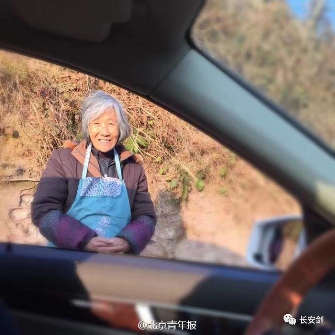 【三分钟法治新闻全知道】出入境带现金有限制，超量严重可定为走私！