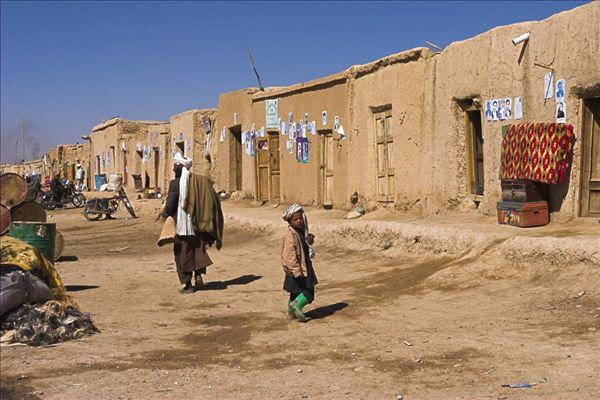 津巴布韦gdp_这位总统在位38年,将富裕发达的国家,建成世界第一穷国(2)