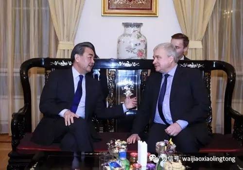 外交部长王毅赴俄罗斯驻华使馆做客