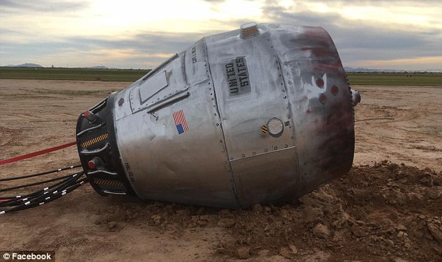 美亚利桑那州惊现“宇宙飞船” 实为艺术家杰作