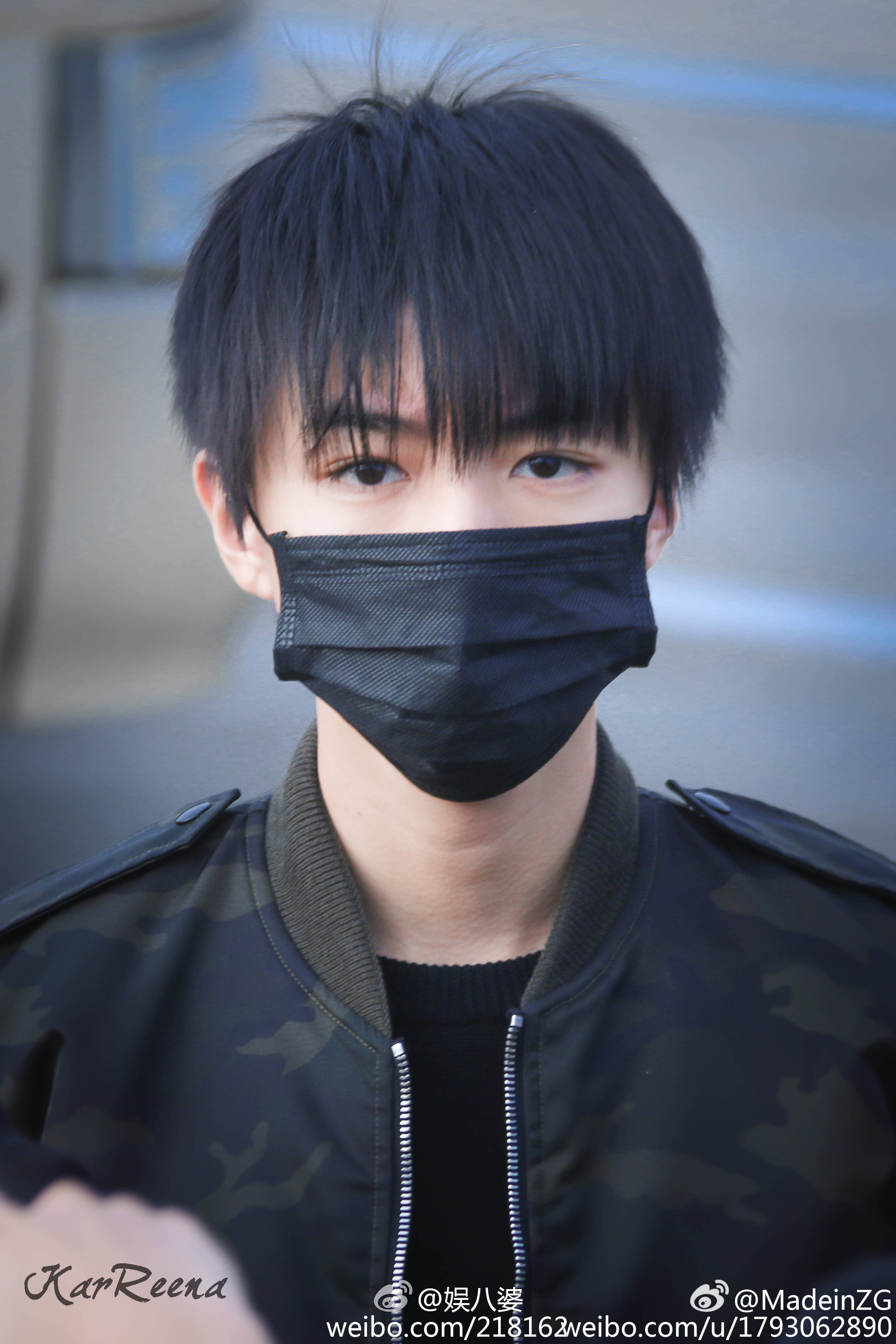 FBOYS-王俊凯 昨天艺考排队时也戴了黑口罩,