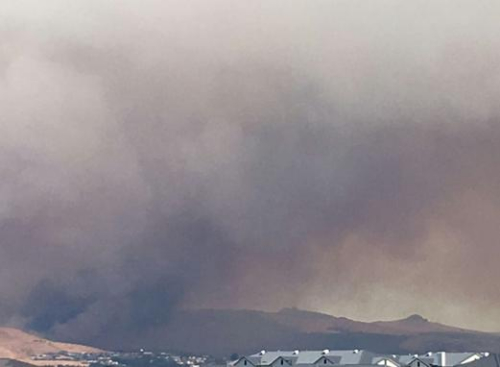 新西兰基督城发生重大山火 一驾灭火直升机坠毁