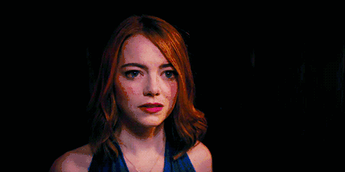 翠花首先留意的还是石头姐的妆容   ▼   (emma stone)   她演一个