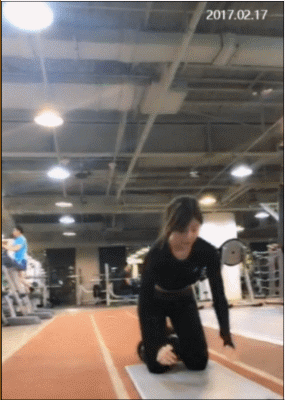 赵奕欢chloe 直播教倒立,这身材也是没谁了~ 和之前真是判若两人!