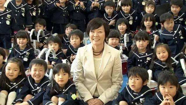 日本大阪右翼幼儿园事件升级 安倍会因为此事辞职？