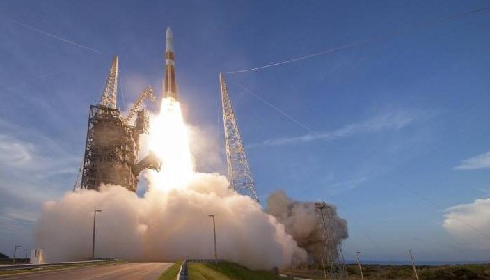 遨游太空不是梦！SpaceX：2018年底将送两乘客到月球旅游
