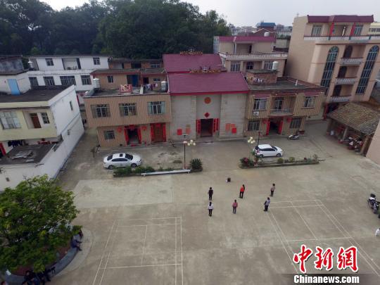 ����ʯ���ͣ�ֻ������С��¥����������ѩ�� ��